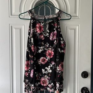 WHITE HOUSE BLACK MARKET SLEEVELESS DRESSY BLOUSE